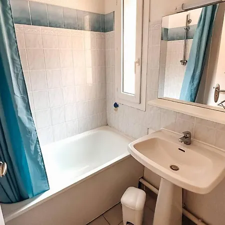 Apartment Appt T2 4 Couchages Climatisation Piscine Sete